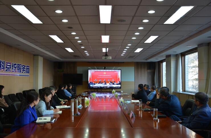 中國樂(lè )凱集中收看十九屆六中全會(huì )新聞發(fā)布會(huì ) 